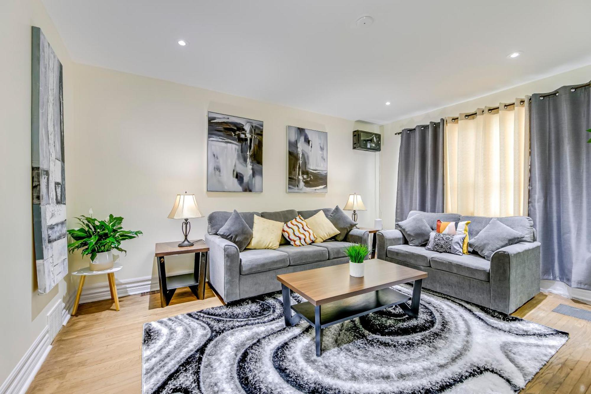 Tranquil Oasis In Lakeview Mississauga